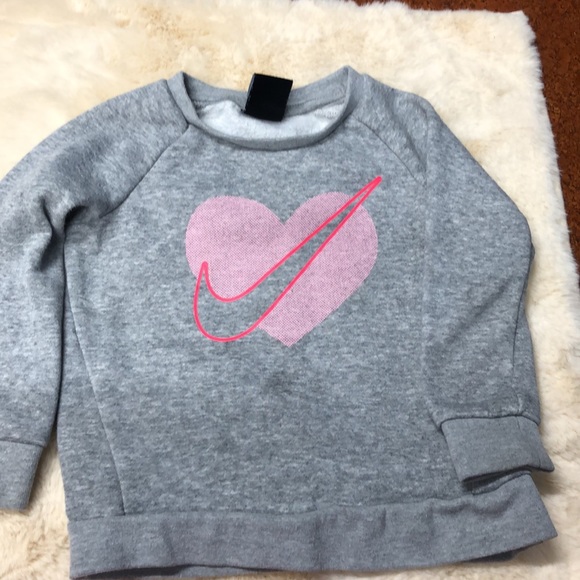 Bundle of 3 sweatshirts size 2 T - Picture 5 of 9